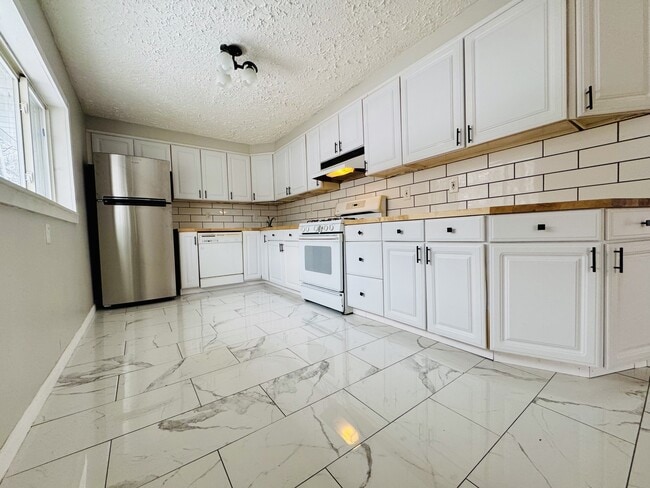 Foto del edificio - 741 Jefferson Rd