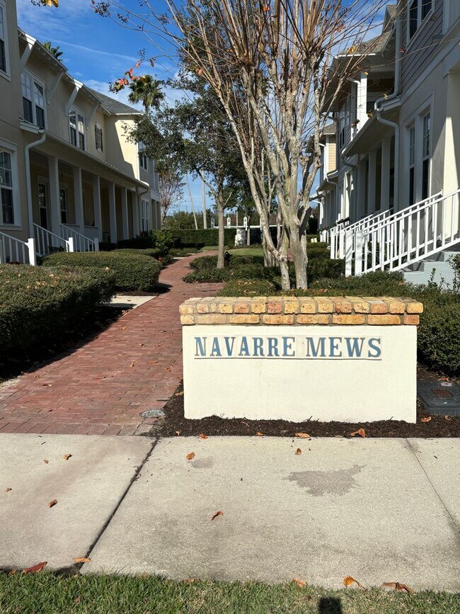 Foto del edificio - 3Bdrm 2.5Bath Townhome-- Detached 2 car ga...