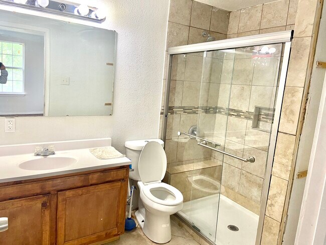 Foto del edificio - 1310 Sutton Dr