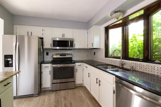 Building Photo - 3953 Orchid Ln N