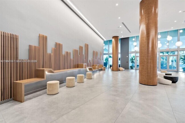 Foto del edificio - 350 S Miami Ave