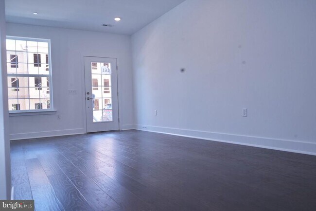 Foto del edificio - 116 Stoutsburg Blvd