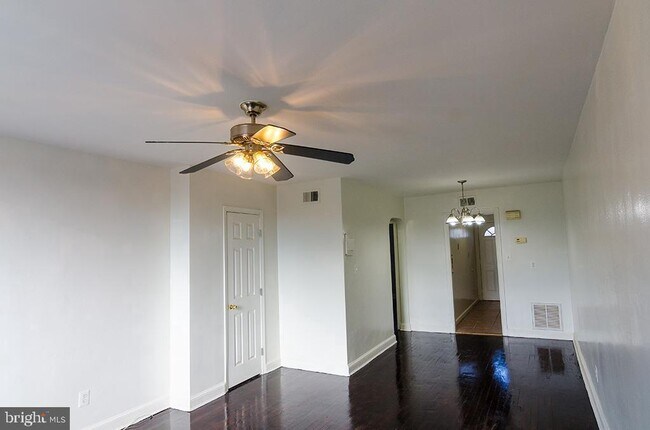 Building Photo - 39 Galveston Pl SW