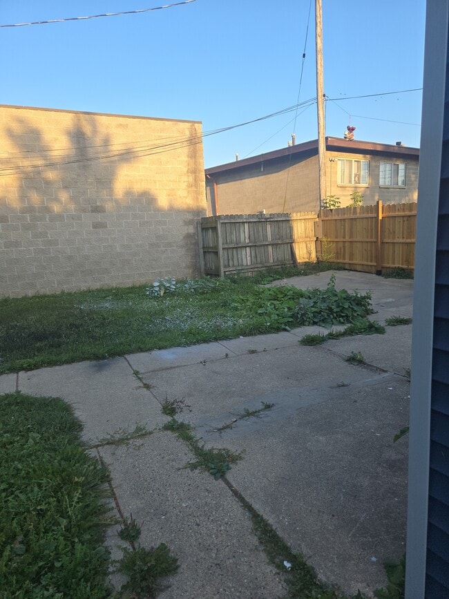 Building Photo - 2417 W Roosevelt Dr