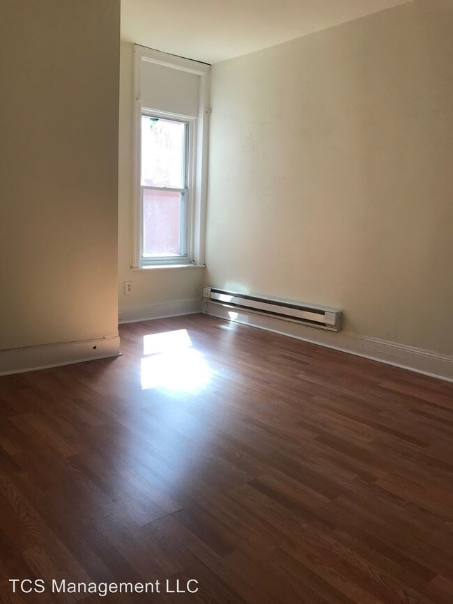 Building Photo - 2 br, 1 bath Apartment - 6906 Woodland Ave