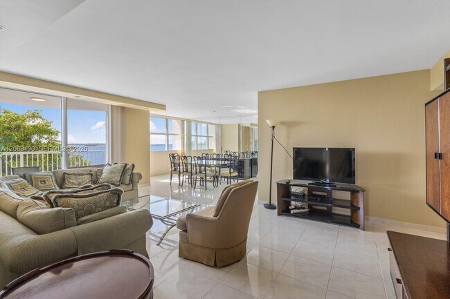 Foto del edificio - 1420 Brickell Bay Dr