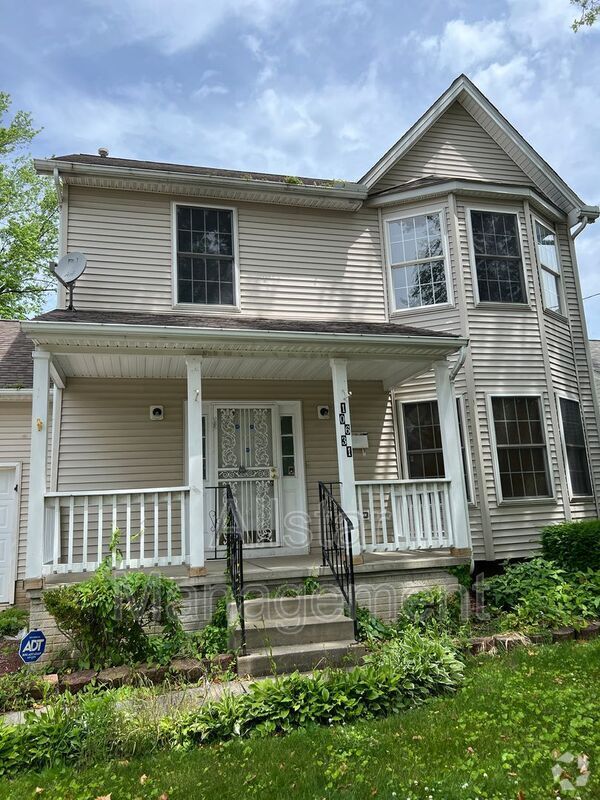 Building Photo - 10631 Englewood Ave