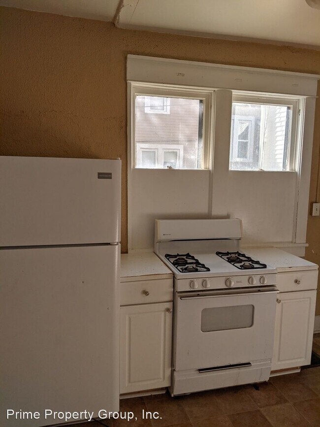 Building Photo - 6 br, 2 bath House - 709 W Illinois