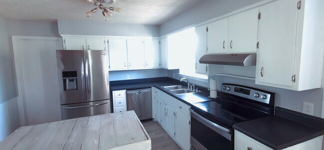 Building Photo - 105 Raindrop Ln