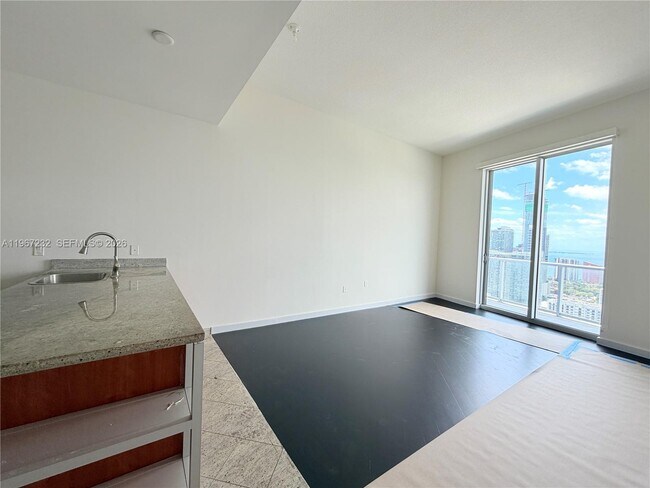 Foto del edificio - 185 SW 7th St