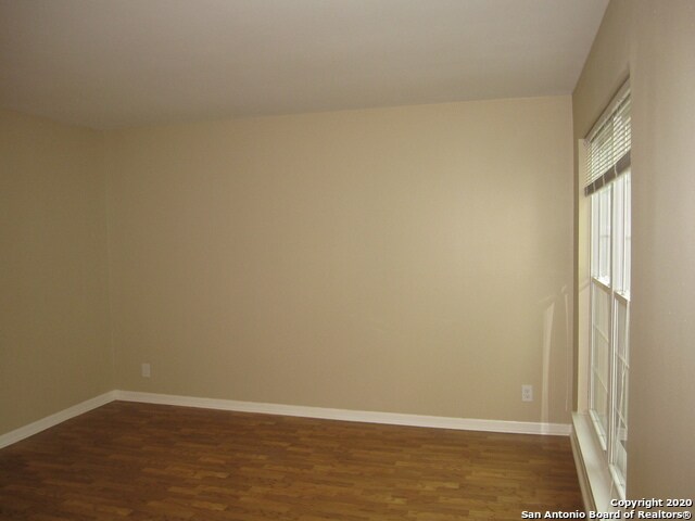 Building Photo - 8702 Village Dr