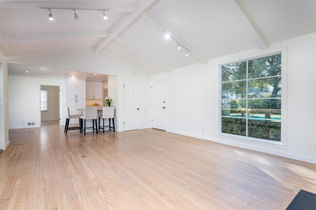 Building Photo - 820 Olive St