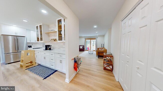 Foto del edificio - 5810 Helmsdale Ln