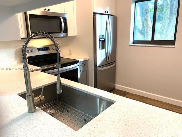 Foto del edificio - 401 Gardens Dr