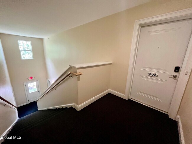 Foto del edificio - 74 Weibel Ave