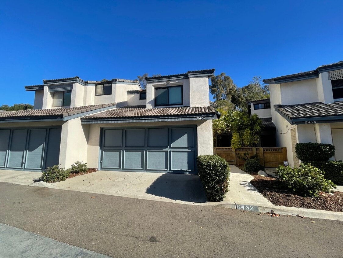 Primary Photo - Beautiful townhouse available near Mission...