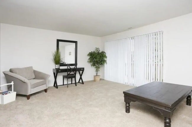 Interior Photo - Country Club Park