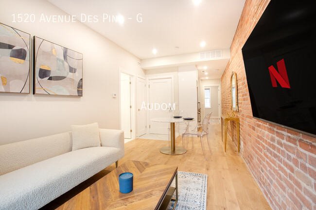 Photo du bâtiment - 1520 Av des Pins O