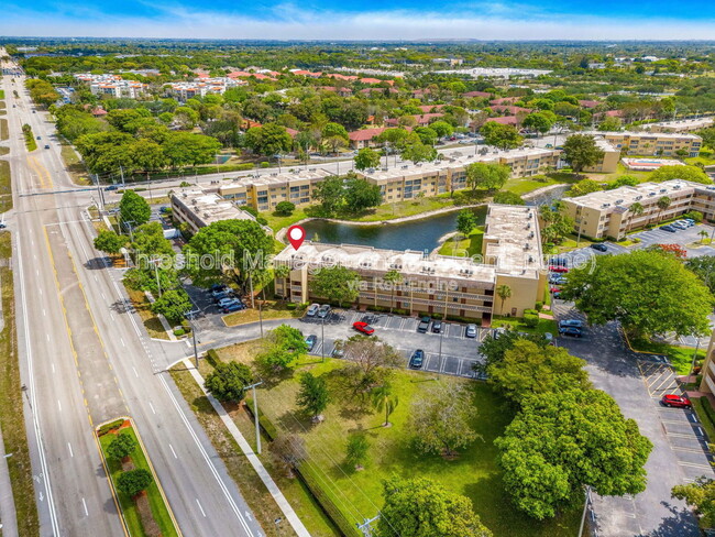 Foto del edificio - 6090 NW 64th Ave