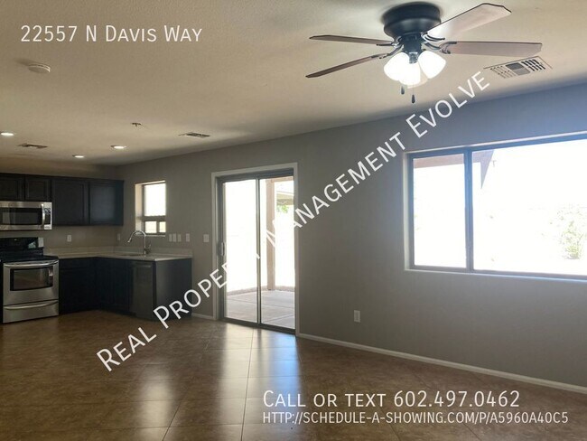 Building Photo - Large Backyard