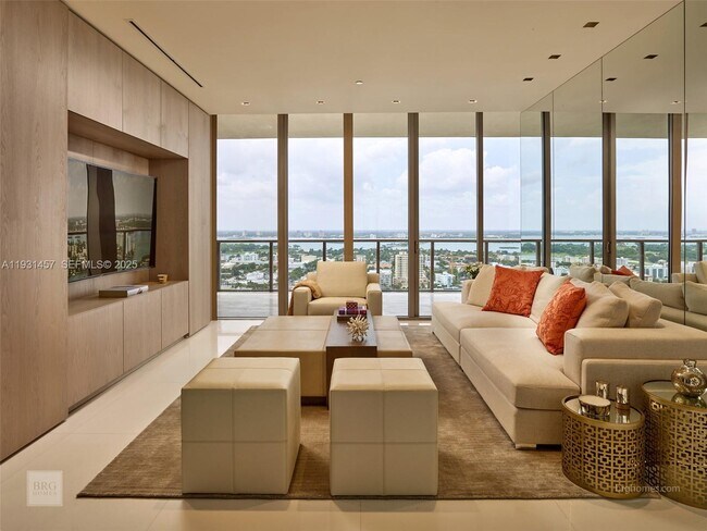 Foto del edificio - 9701 Collins Ave