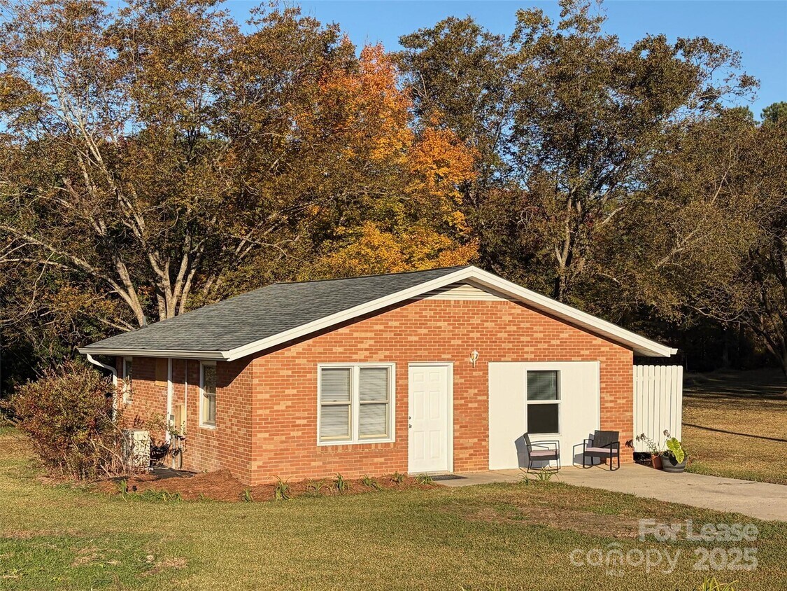 Foto principal - 3712 Tom Greene Rd