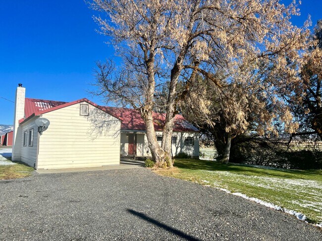Foto del edificio - Charming 3 Bedroom 2 Bathroom Country Home...