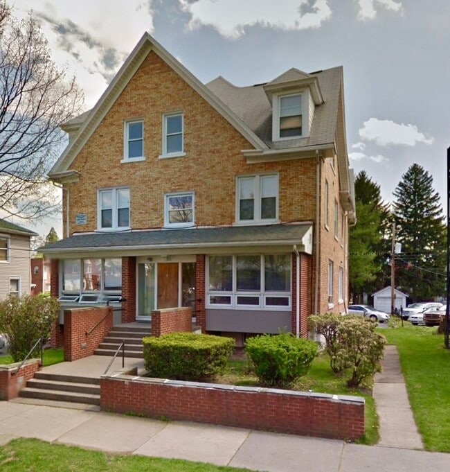 Building Photo - 126 E Fairmount Ave