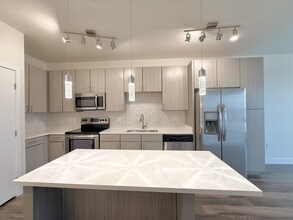 kitchen-high-line-pointe-1x1-1281-212-torreys-peak-3-13-2026(2).JPG - High Line Pointe