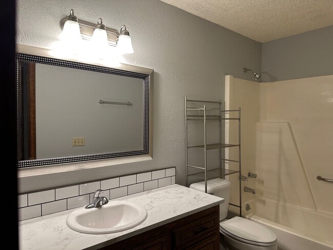 Building Photo - 2 bedroom rental