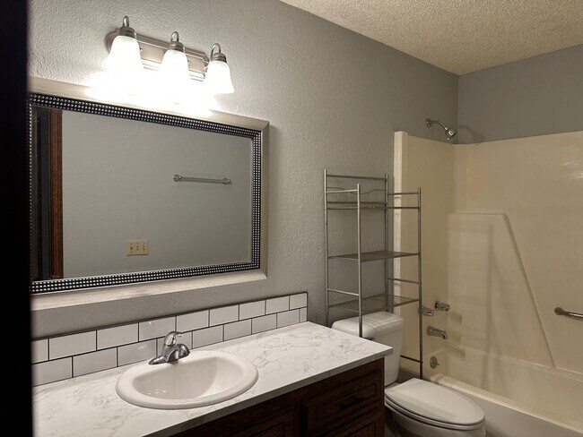 Foto del edificio - 2 bedroom rental