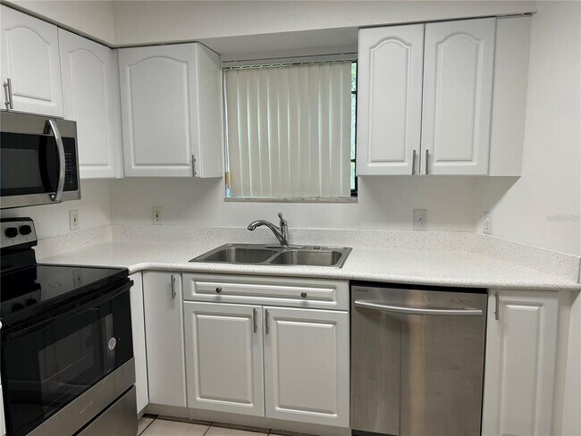 Building Photo - 1714 Foxhall Cir