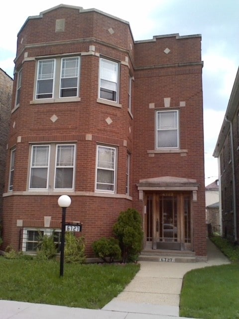 Building Photo - 6727 S Maplewood Ave