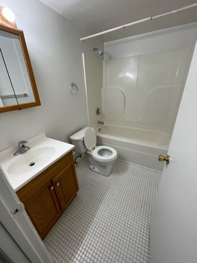 Building Photo - One Bedroom One Bath