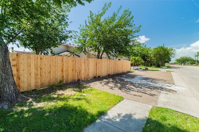 Building Photo - 13542 Carruth Ln