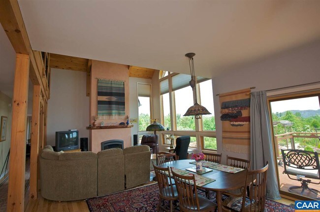 Building Photo - 463 Horizon Village Rd