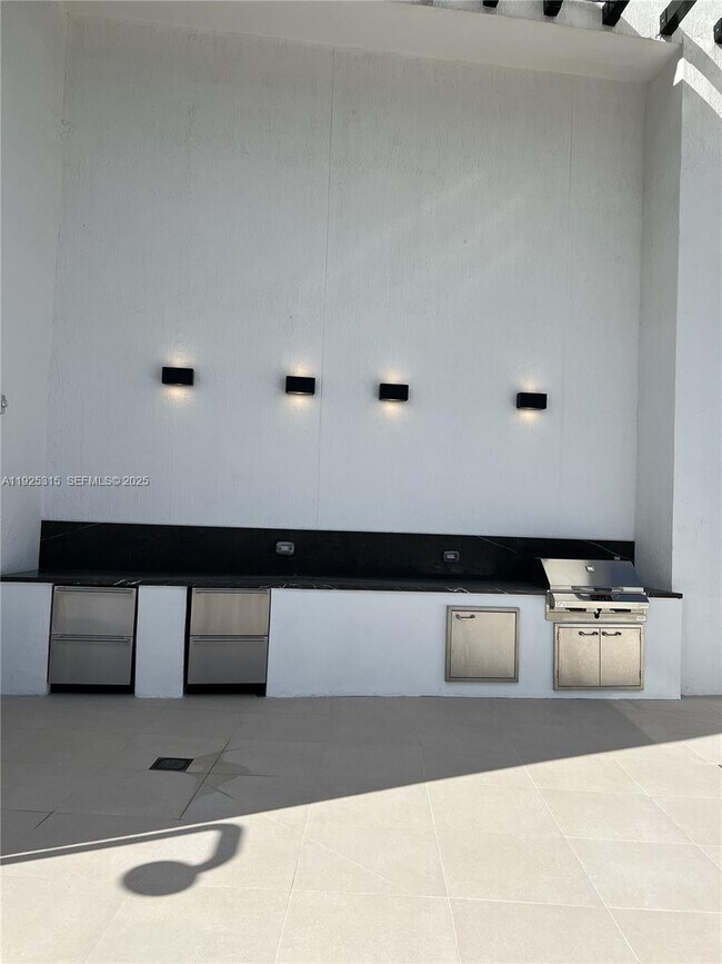 Foto del edificio - 225 N Miami Ave