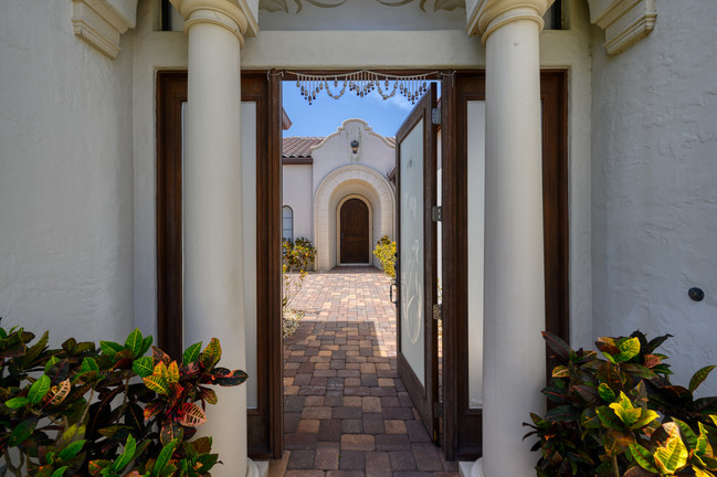 Building Photo - 7648 Pointe Venezia Dr