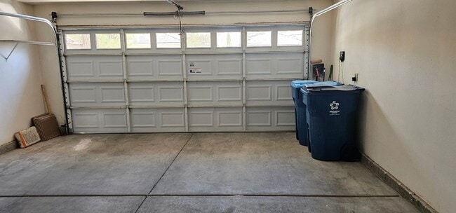 Foto del edificio - Beautiful 3 bedroom 2 bath Summerlin home ...