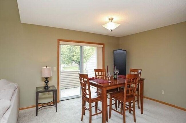 Building Photo - Very spacious *3Bed*1.5Bath Town Home in A...