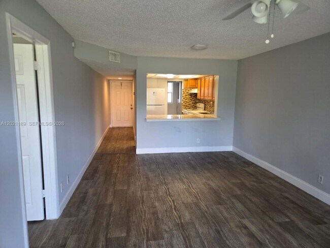 Foto del edificio - 8060 N Colony Cir