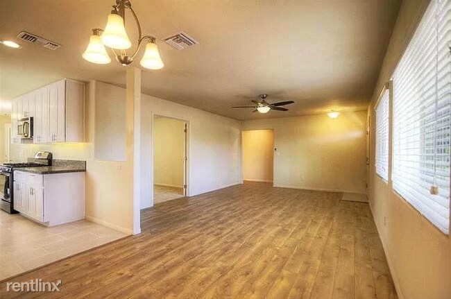 Foto del edificio - 4 br, 2 bath House - 1255 Grove Ave