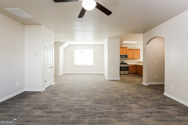 Building Photo - 188 Palisades Dr