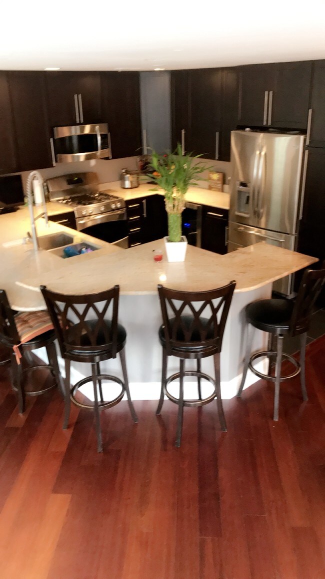 Building Photo - 4445 W Wrightwood Ave