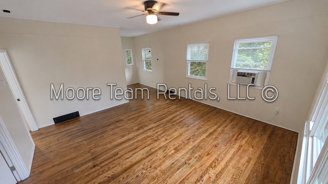 Building Photo - 536 Fairway Dr