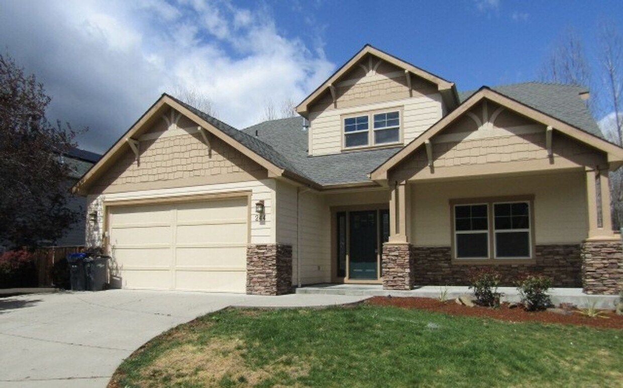 Foto principal - NEWLY Remodeled 3 Bedroom 2.5 Bathroom + O...