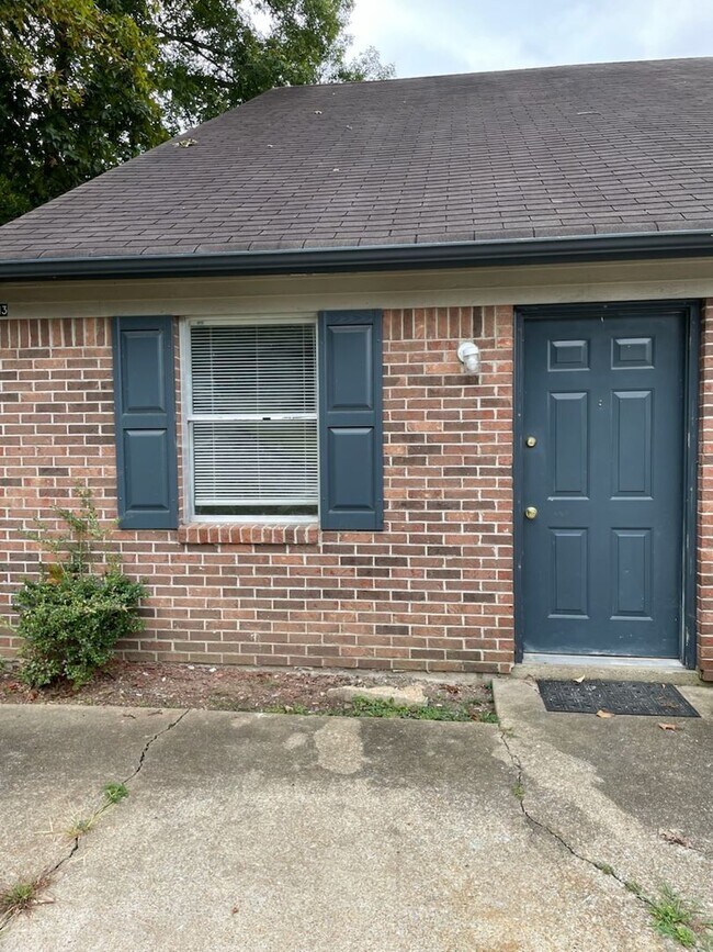 Building Photo - 3313-3315 Steeple Cir NE