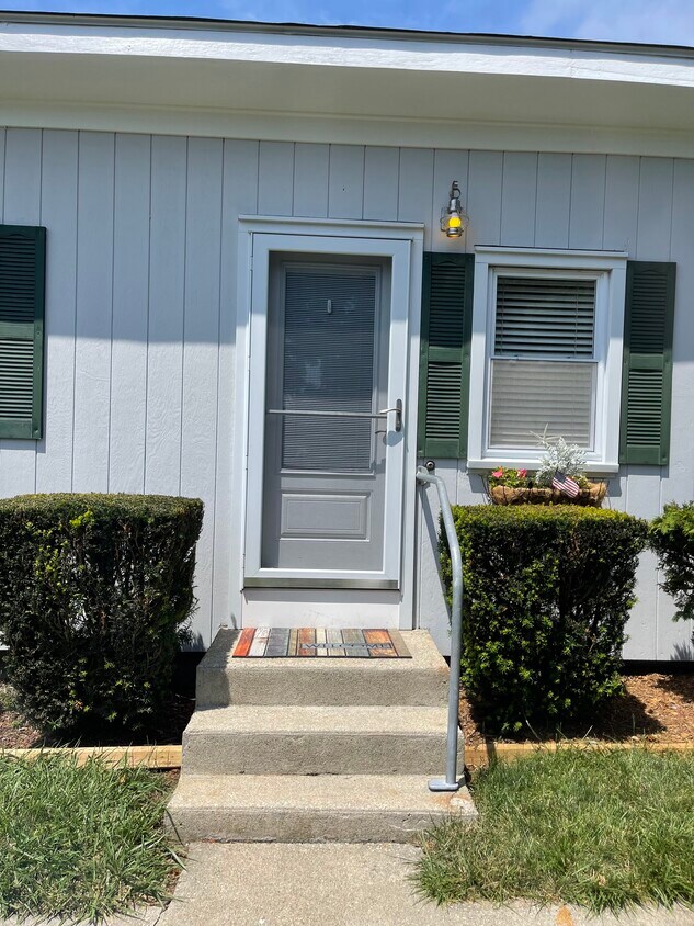 34 Warren Ave Unit B, Middletown, RI 02842 34 Warren Ave Middletown