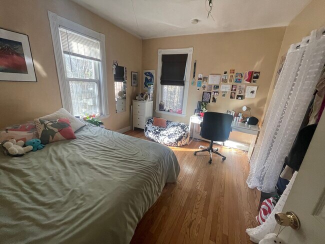 Building Photo - 8 Eldora St