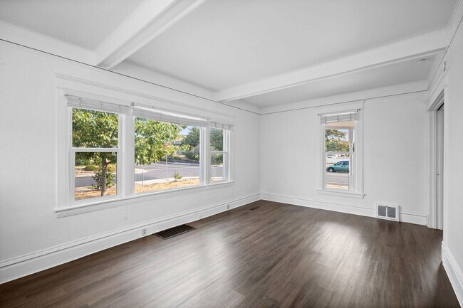 Foto del edificio - Charming 3 Bed 2 Bath Emerson Garfield Rem...